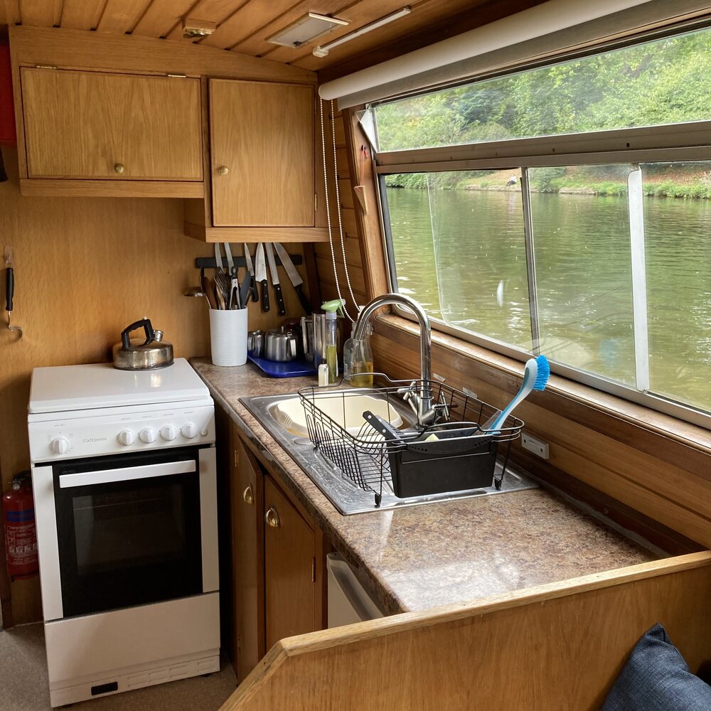 Narrowboat Scruffy Fox (interior)