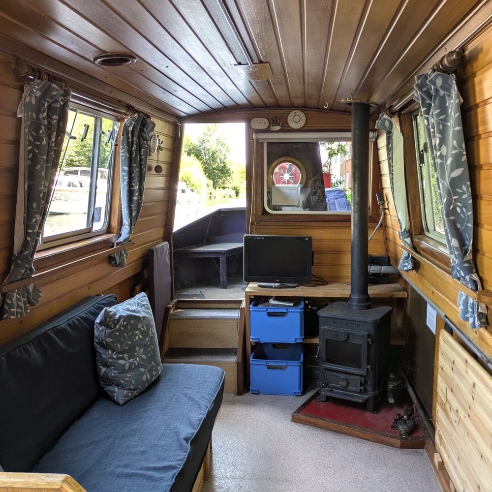 Narrowboat Scruffy Fox (interior)